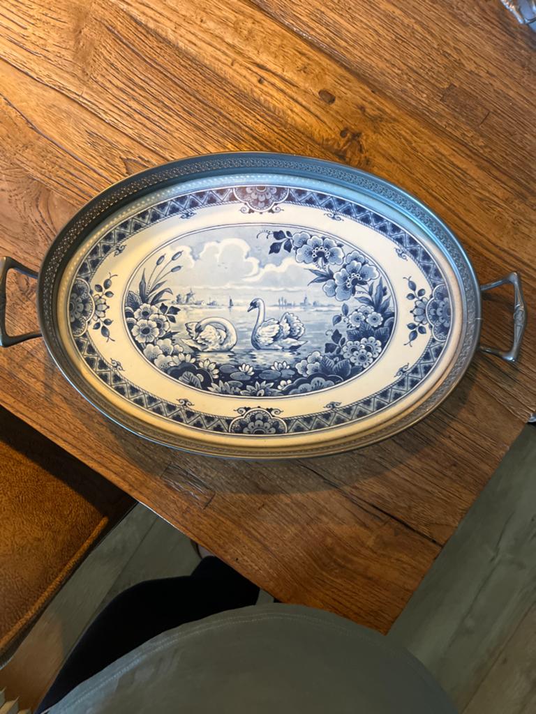 Antiek Delfts Blauw Dienblad met Zwanen en Tinnen Rand, Ophalen