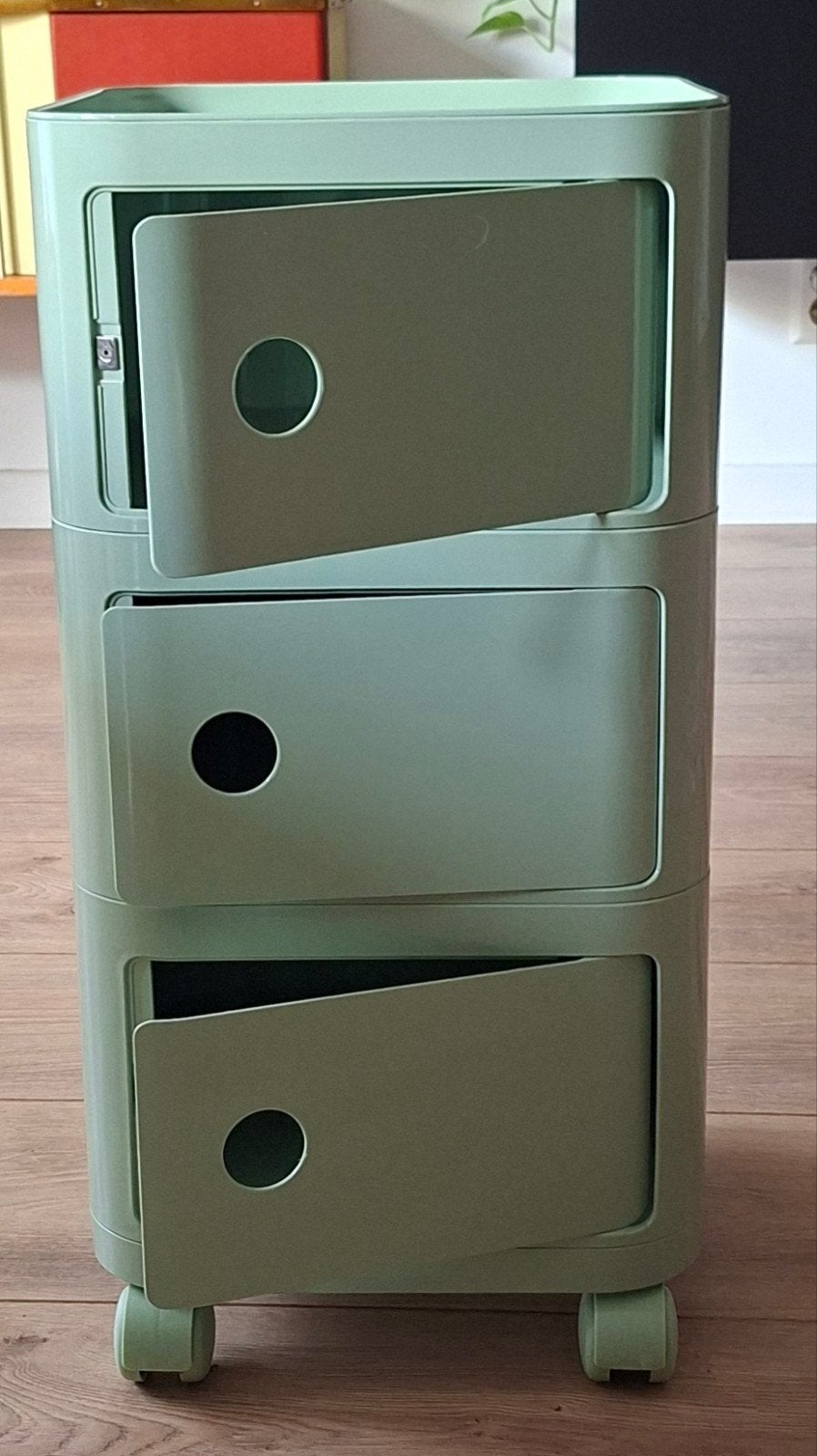 Groen rolkastje op wieltjes, 63 cm hoog, 32 cm doorsnee, Huis en Inrichting, Ophalen, Gebruikt