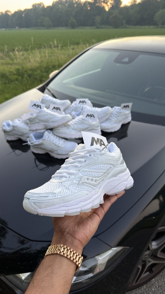⭐️ Saucony Omni 9 White 🐻‍❄️⚪️ - SALE ‼️⚠️, Nieuw, Ophalen of Verzenden, Saucony, Wit