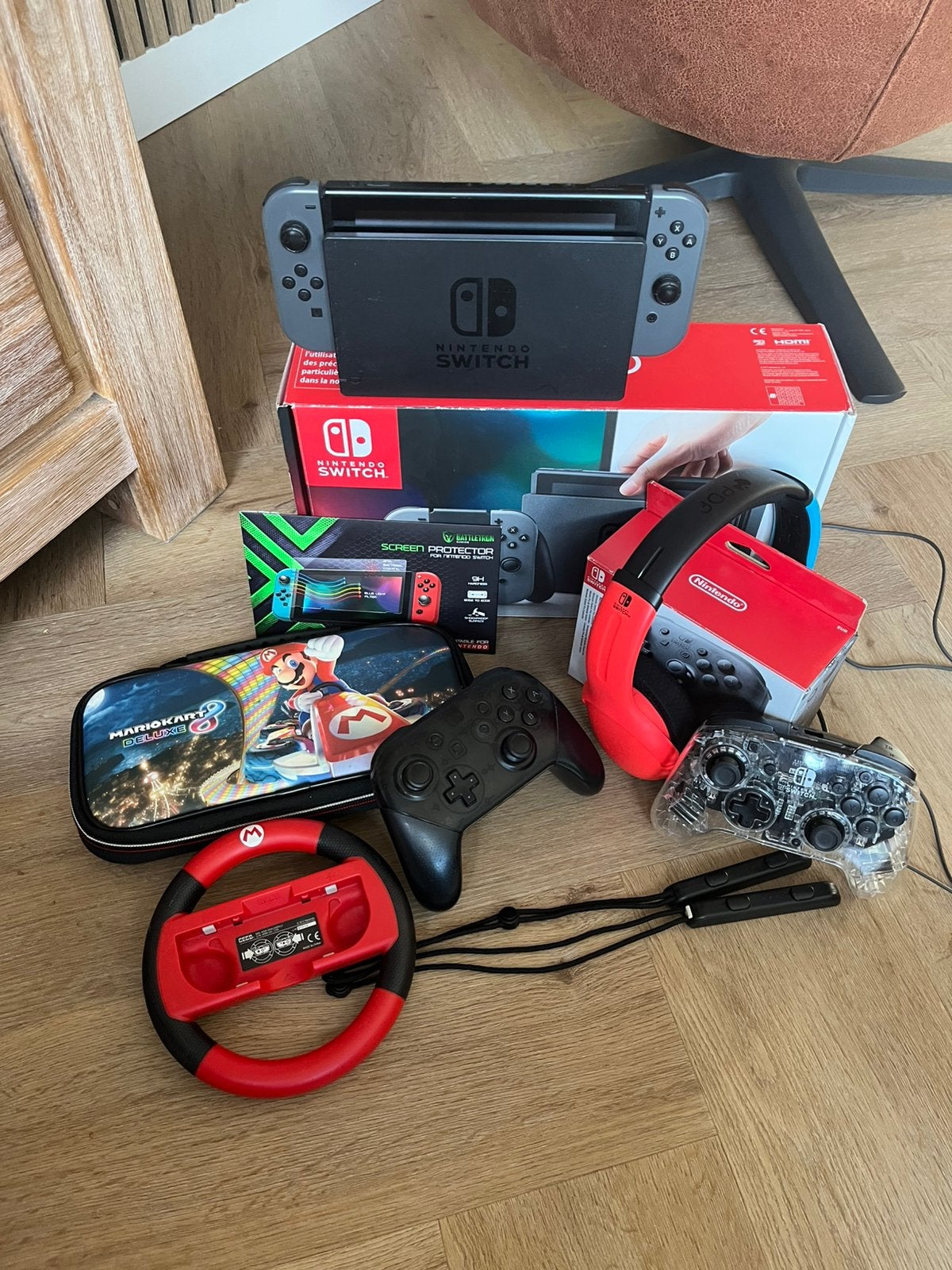 Nintendo Switch met accessoires, Spelcomputers en Games, Ophalen, Zo goed als nieuw, Met 2 controllers, Switch Original
