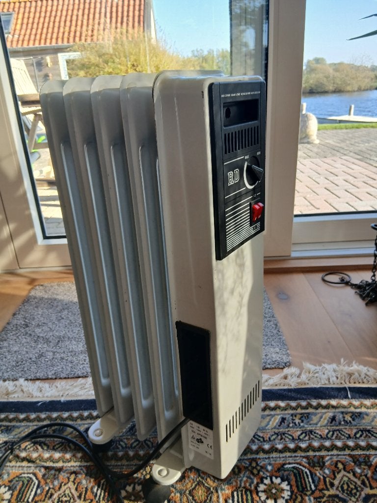 RD Oliegevulde Radiator - Verplaatsbare Elektrische Kachel, Ophalen, 30 tot 80 cm, Gebruikt, Kachel