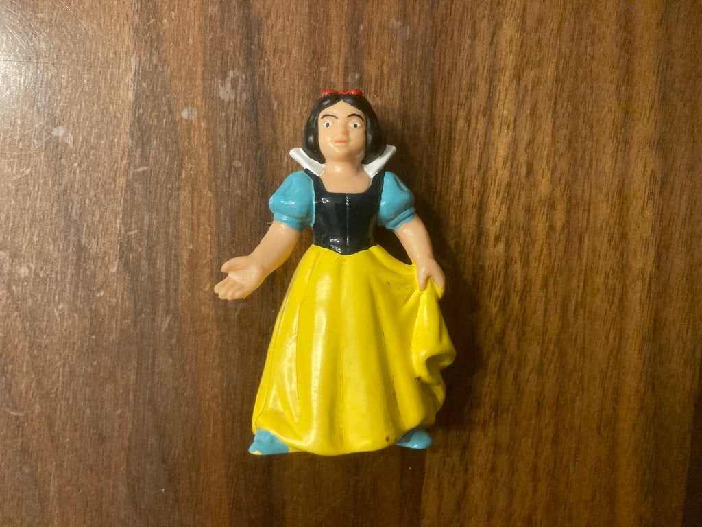 Bullyland germany vintage sneeuwwitje snowwhite poppetje!, Verzamelen, Ophalen of Verzenden, Sneeuwwitje of Doornroosje, Zo goed als nieuw