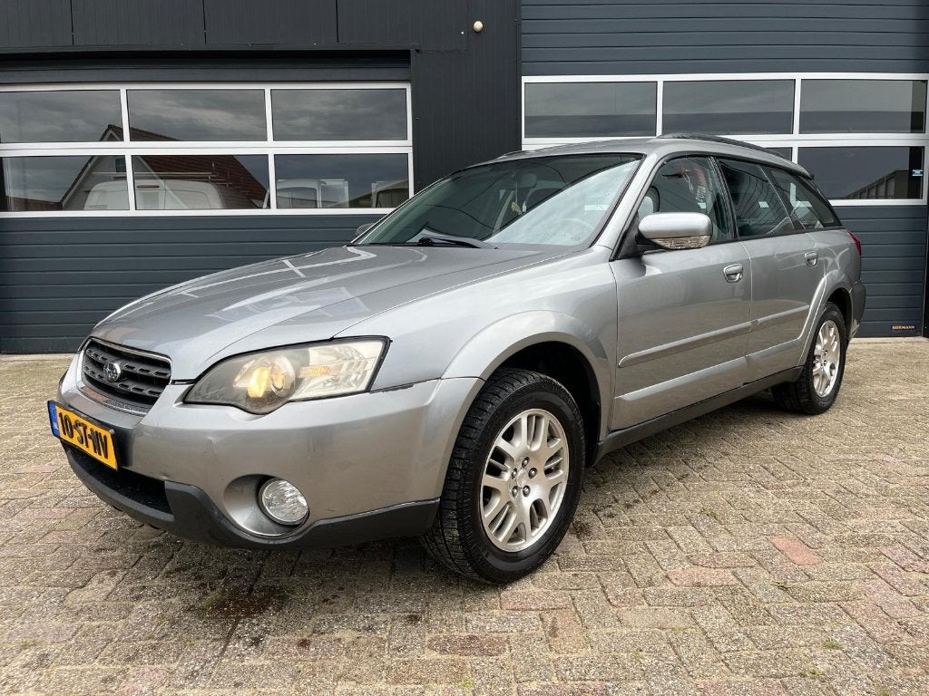 Subaru Legacy 2.5 Outback AUT AWD 2006 Grijs, Auto's, Automaat, Stof, Zwart, 4 cilinders