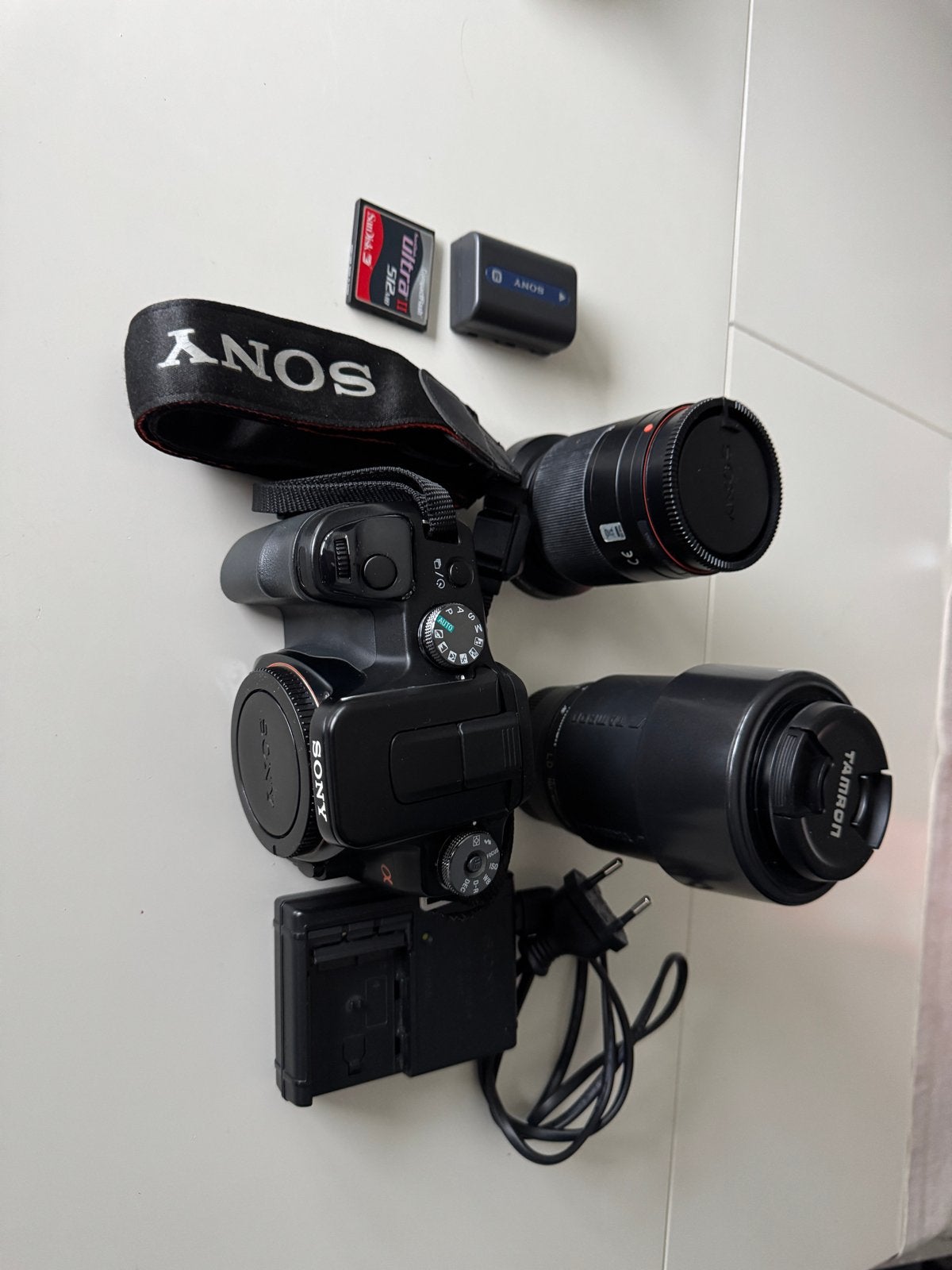 Sony a100 Spiegelreflexcamera met Tamron lens, Ophalen, Gebruikt, Spiegelreflex, Accu