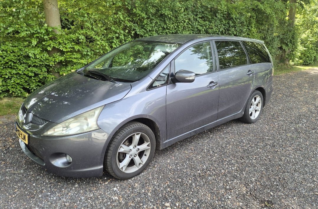 Mitsubishi Grandis 2.4 Mivec 7 persoons.AUTOMAAT CLIMA, Auto's, Zwart, 7 stoelen, Bedrijf, 570 kg