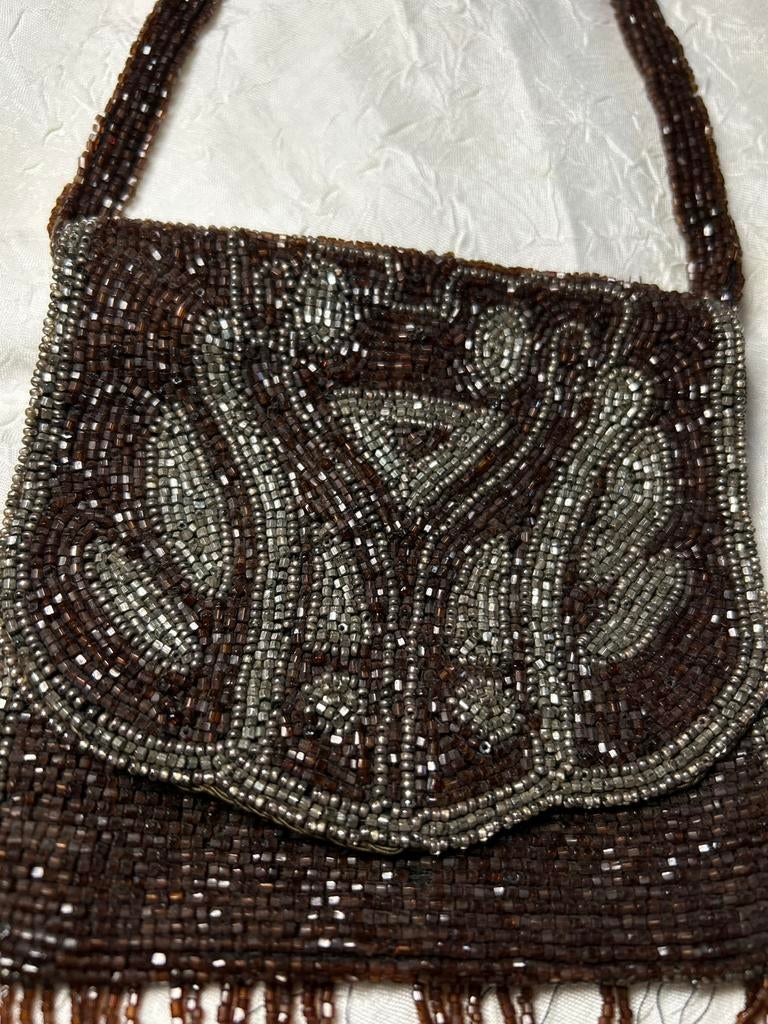 Vintage kralen tasje, jaren ‘50, Sieraden, Tassen en Uiterlijk, Tassen | Damestassen, Gebruikt, Bruin, Schoudertasje, Ophalen of Verzenden