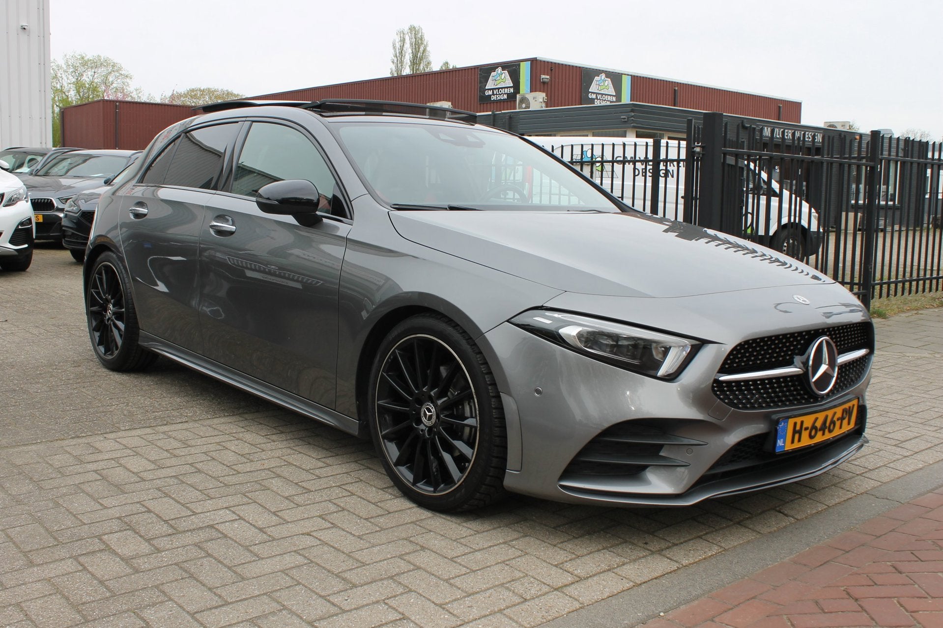 Mercedes-Benz A-klasse 180 Premium Plus AMG Pano Sfeer Memor, 136 pk, Gebruikt, 4 cilinders, Bedrijf