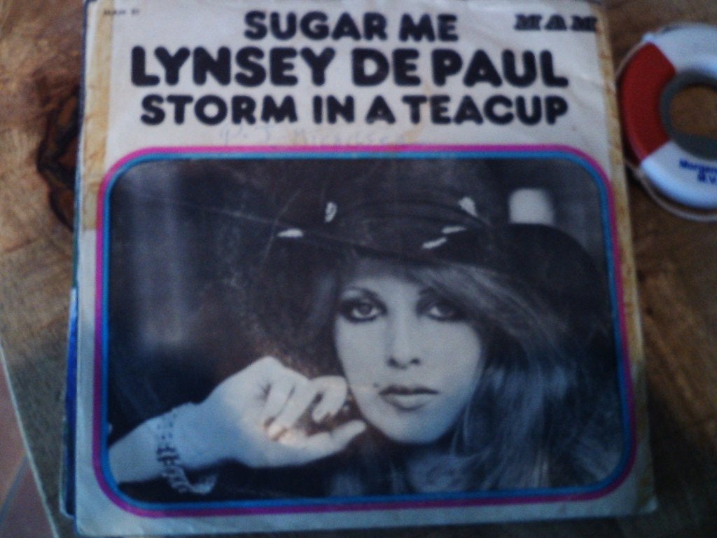 Lynsey De Paul - Sugar Me / Storm In A Teacup (7 inch) 2s, 7 inch, Ophalen of Verzenden, Zo goed als nieuw, Pop