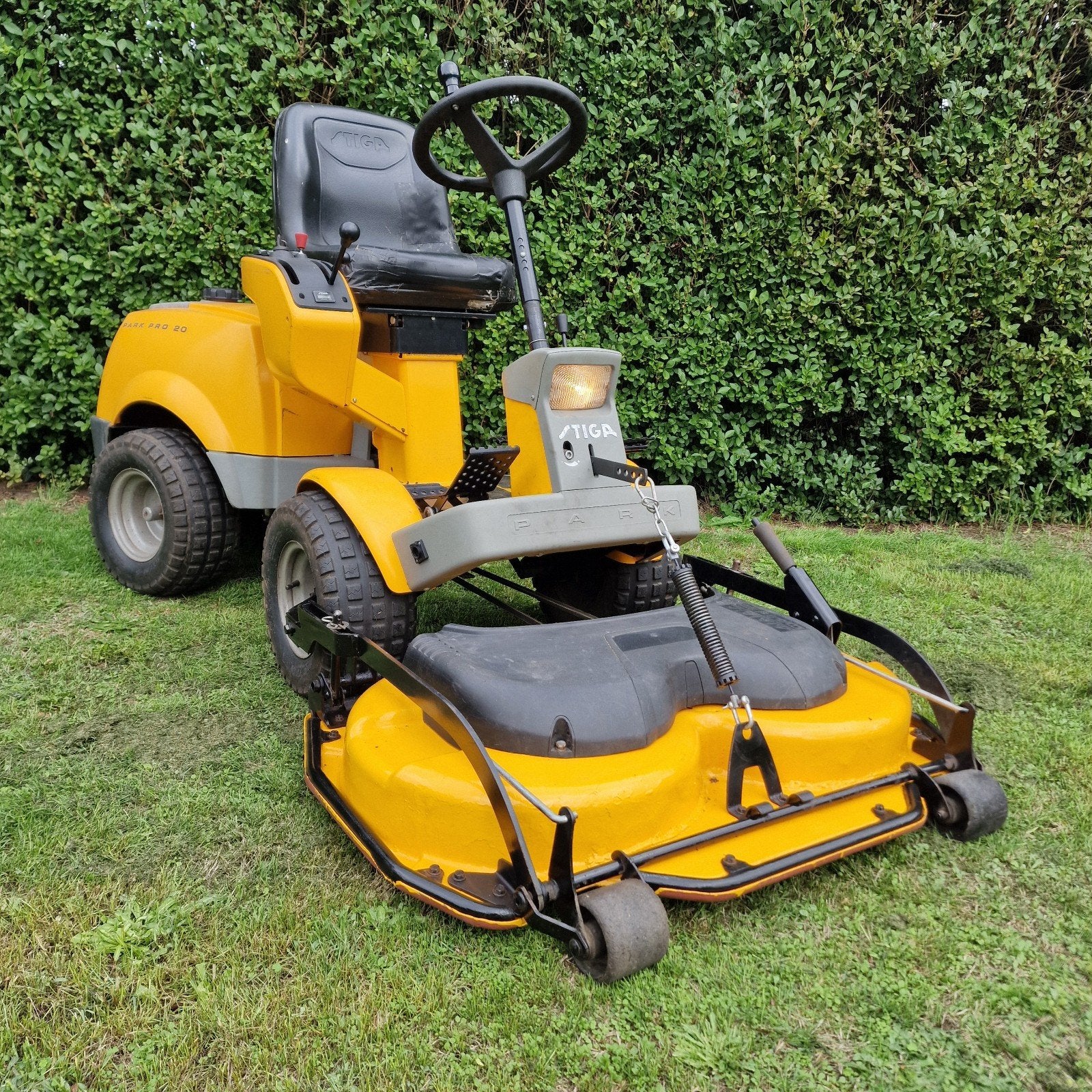 Diverse goede zitmaaiers, front/middenmaaiers v.a. €850,-, Ophalen, Gebruikt, Castelgarden Honda Stiga, Elektrische starter