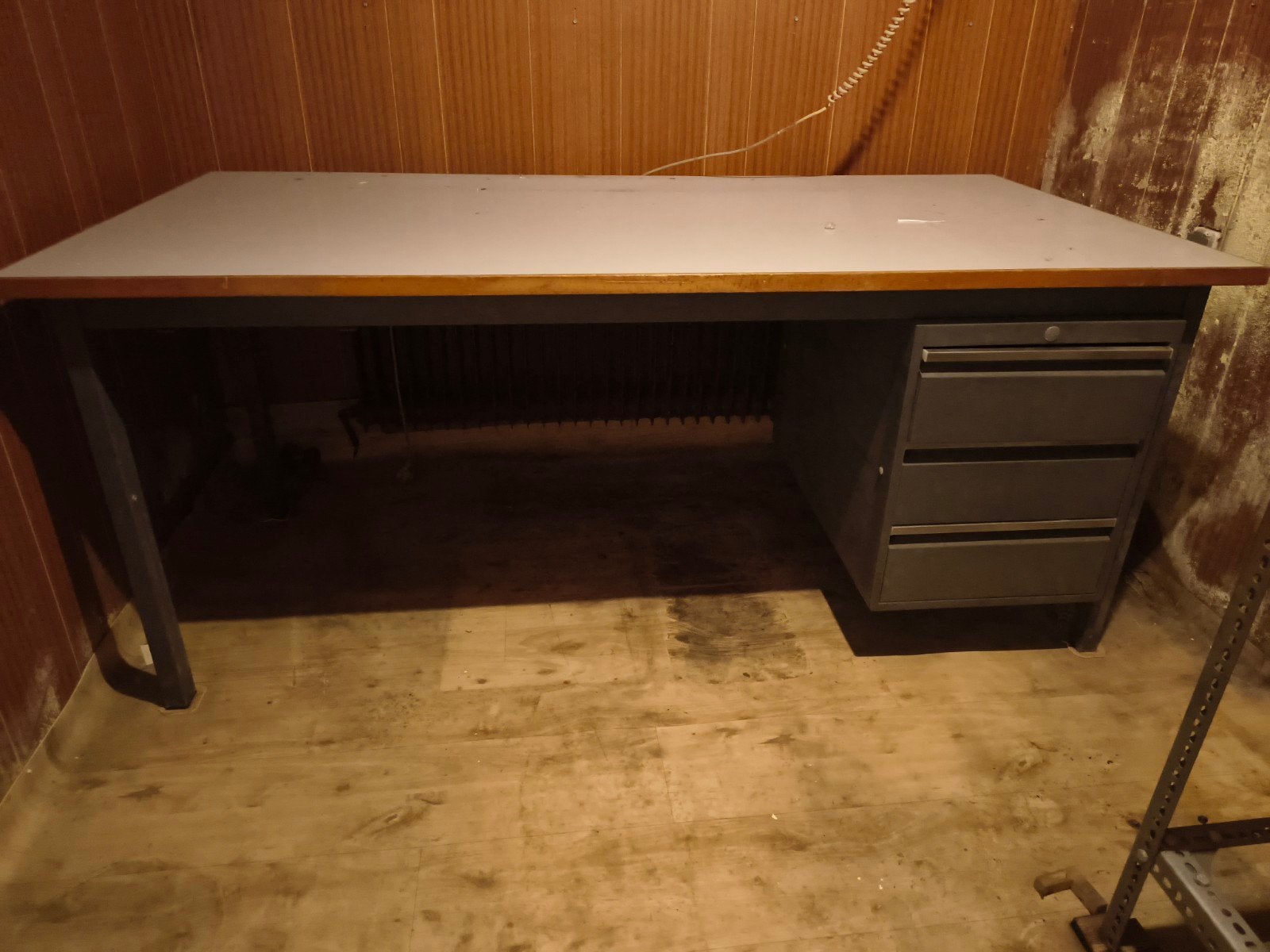 Robuust bureau met metalen frame en formica werkblad, Huis en Inrichting, Ophalen, Gebruikt, Metaal, Overige typen