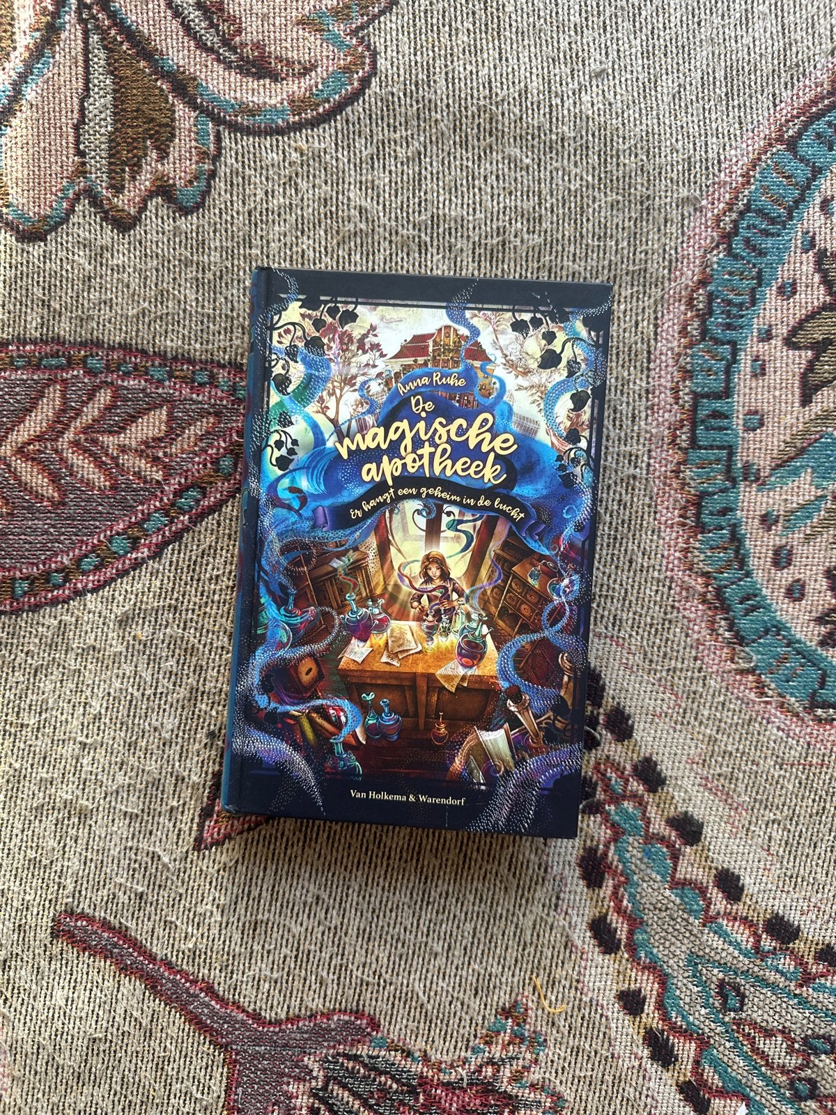 De Magische Apotheek - Anna Ruhe (Kinderboek), Boeken, Ophalen of Verzenden, Zo goed als nieuw, Fictie