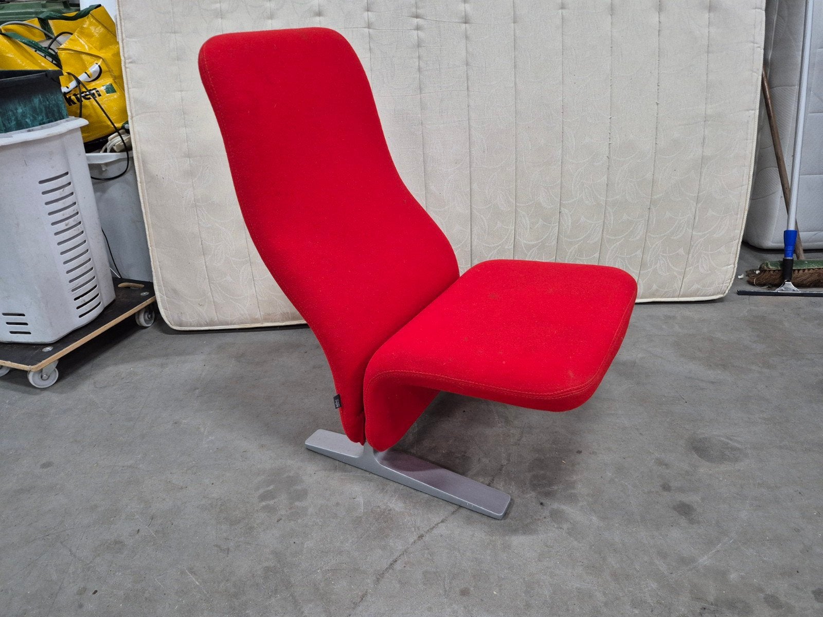 Artifort Stoel - Rode Stof - Uitstekende Conditie, Ophalen, Modern Design, Zo goed als nieuw, Stof