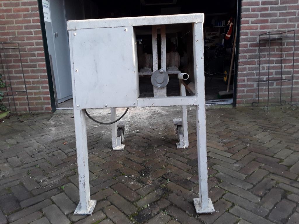 Zaagtafel krachtstroom  Word geleverd met drie zaagbladen 1, Ophalen of Verzenden, 1200 watt of meer, Cirkelzaag, 70 mm of meer