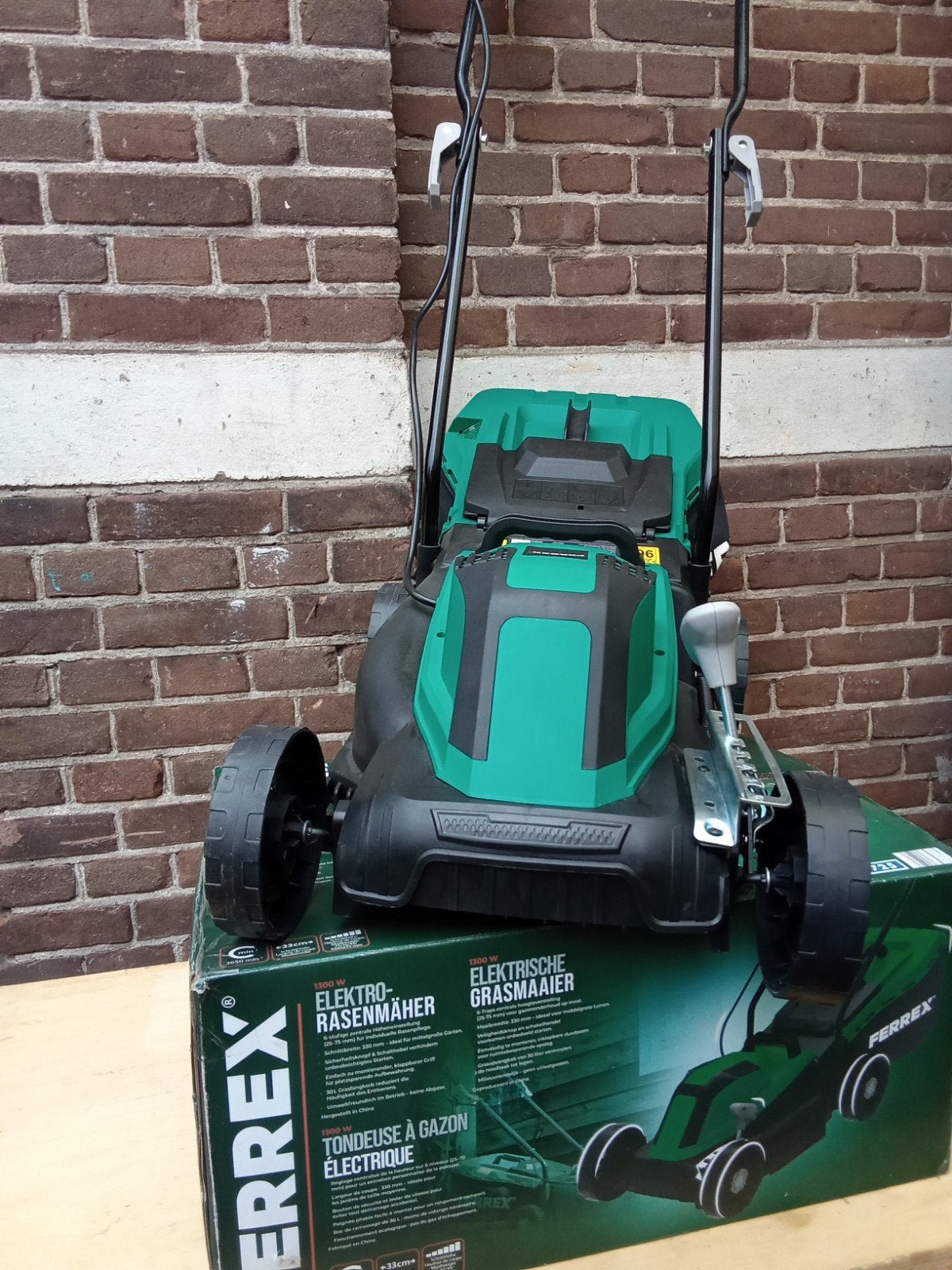 Ferrex Elektrische Grasmaaier 1300W - Nieuw in Doos, Cirkelmaaier, Elektrische grasmaaier, Ferrex, Nieuw