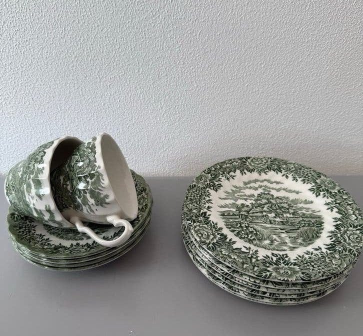 Vintage servies groen English Village gebaks schotel en kop, Antiek en Kunst, Ophalen