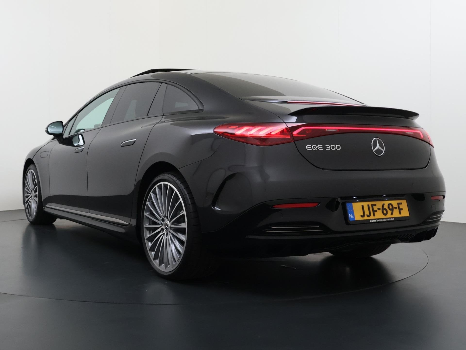 Mercedes-Benz EQE 300 Business Solution AMG 90 kWh | Panoram, Auto's, Automaat, Achterwielaandrijving, 89 kWh, 33 min