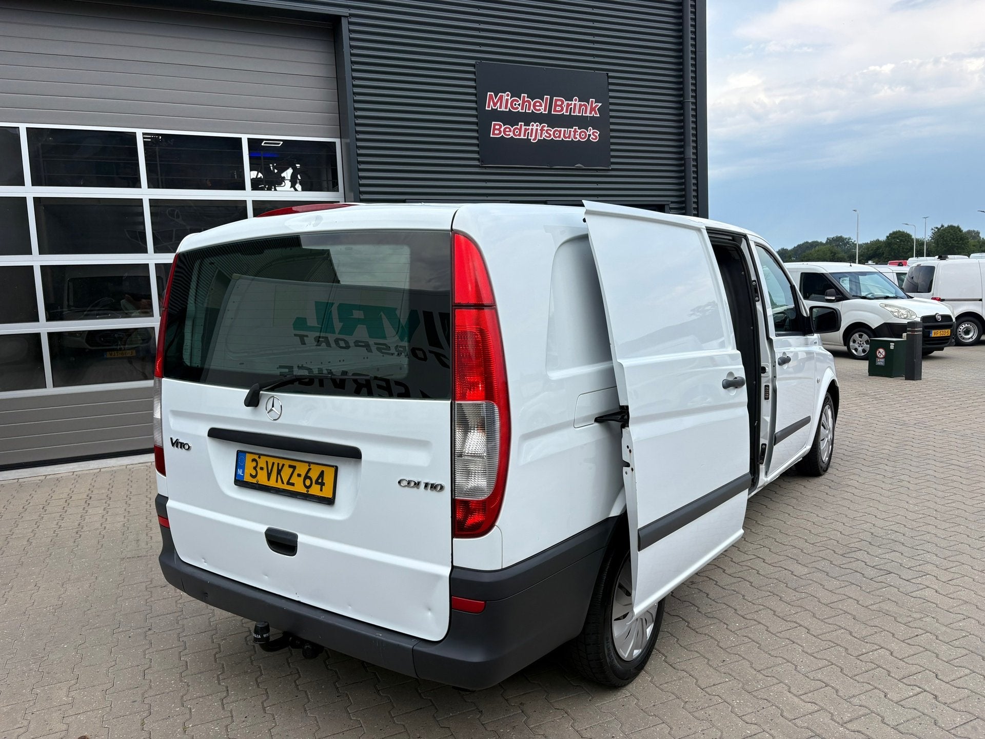 Mercedes-Benz Vito 110 CDI 343 Airco 3 Zits, Auto's, 13 km/l, Euro 5, Gebruikt, Zwart