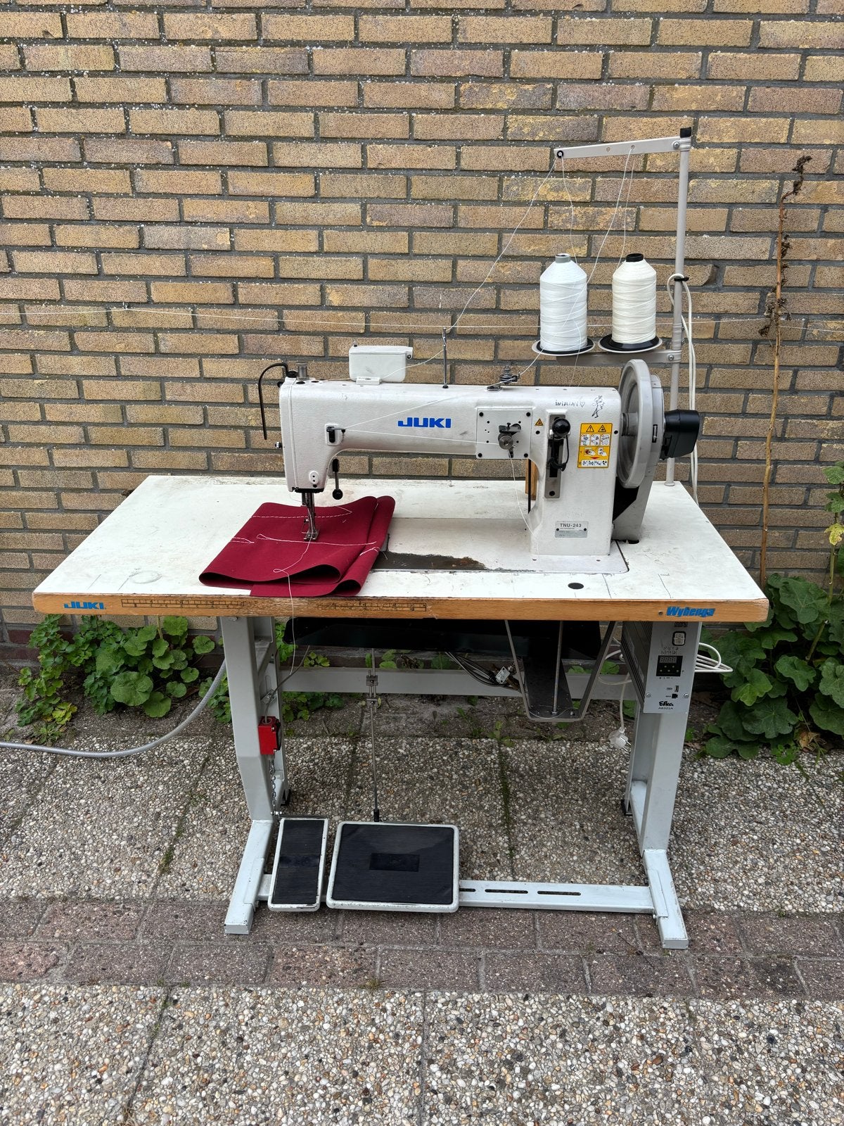 Juki TNU-243 Industriële Naaimachine met Tafel, Gebruikt, Naaimachine, Industrieel, Ophalen