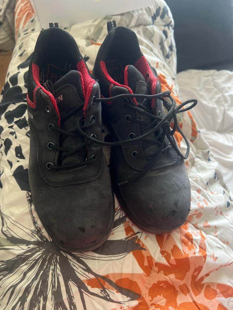 Werkschoenen, Ophalen