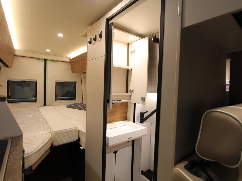 Bürstner Habiton HM 6.0 Nieuw model!, Caravans en Kamperen, Campers, Automaat, Buscamper of Camperbus, Airbags, Tot en met 2