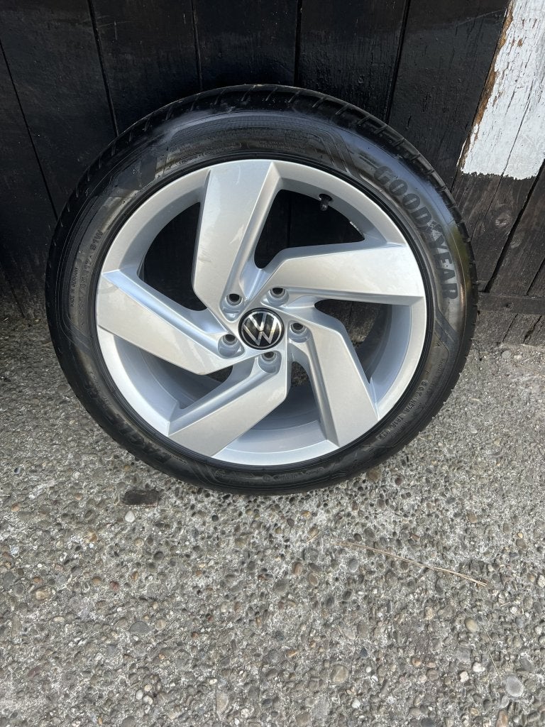 5x112 originele Volkswagen golf 8 Caddy richmond velgen 17”, Auto-onderdelen, Banden en Velgen, Banden en Velgen, Niet ingevuld