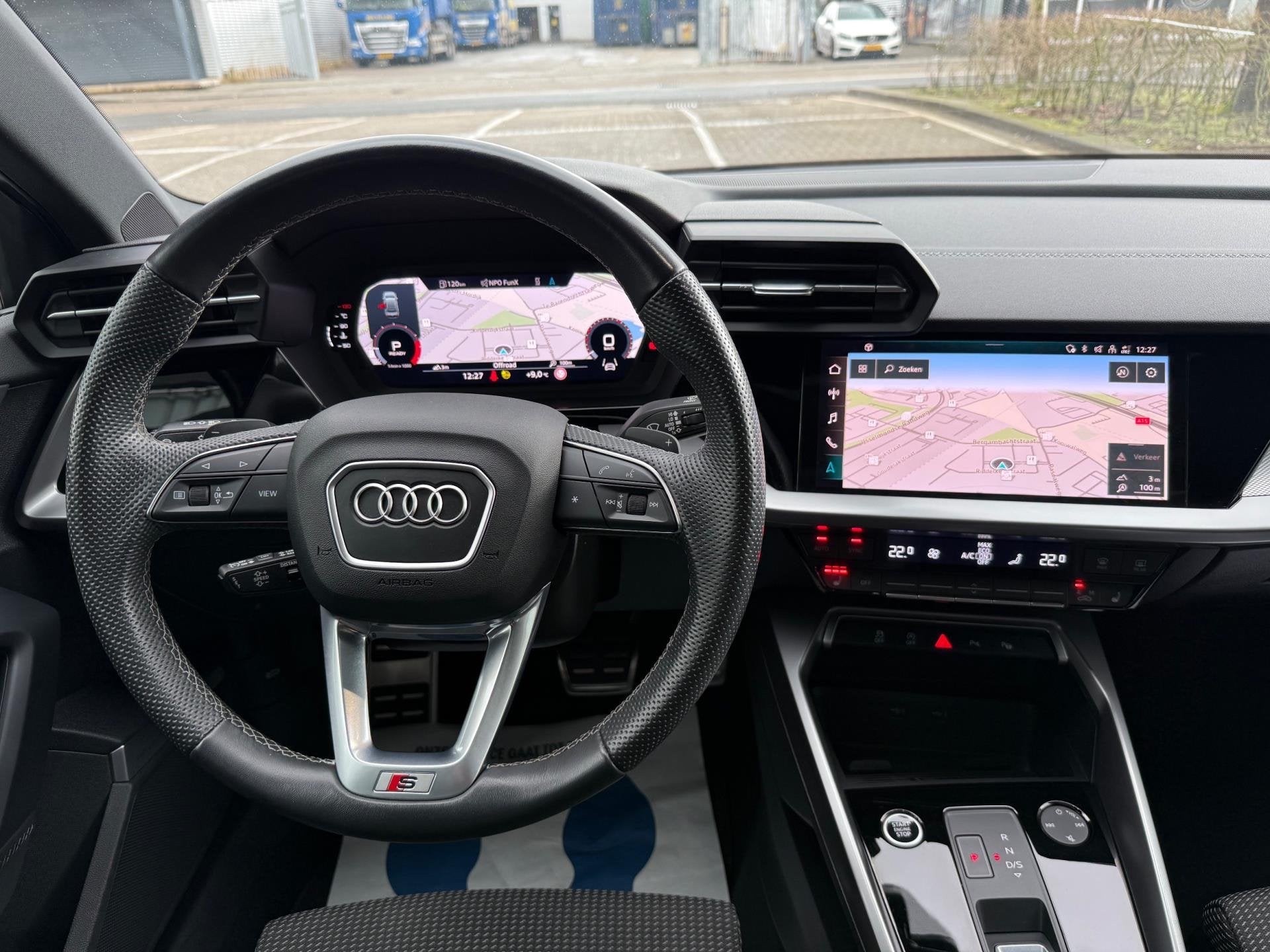 Audi A3 Limousine 35 TFSI S edition S18/LEER/NAV/MATRIX/PANO, 4 cilinders, Wit, Bedrijf, 690 kg
