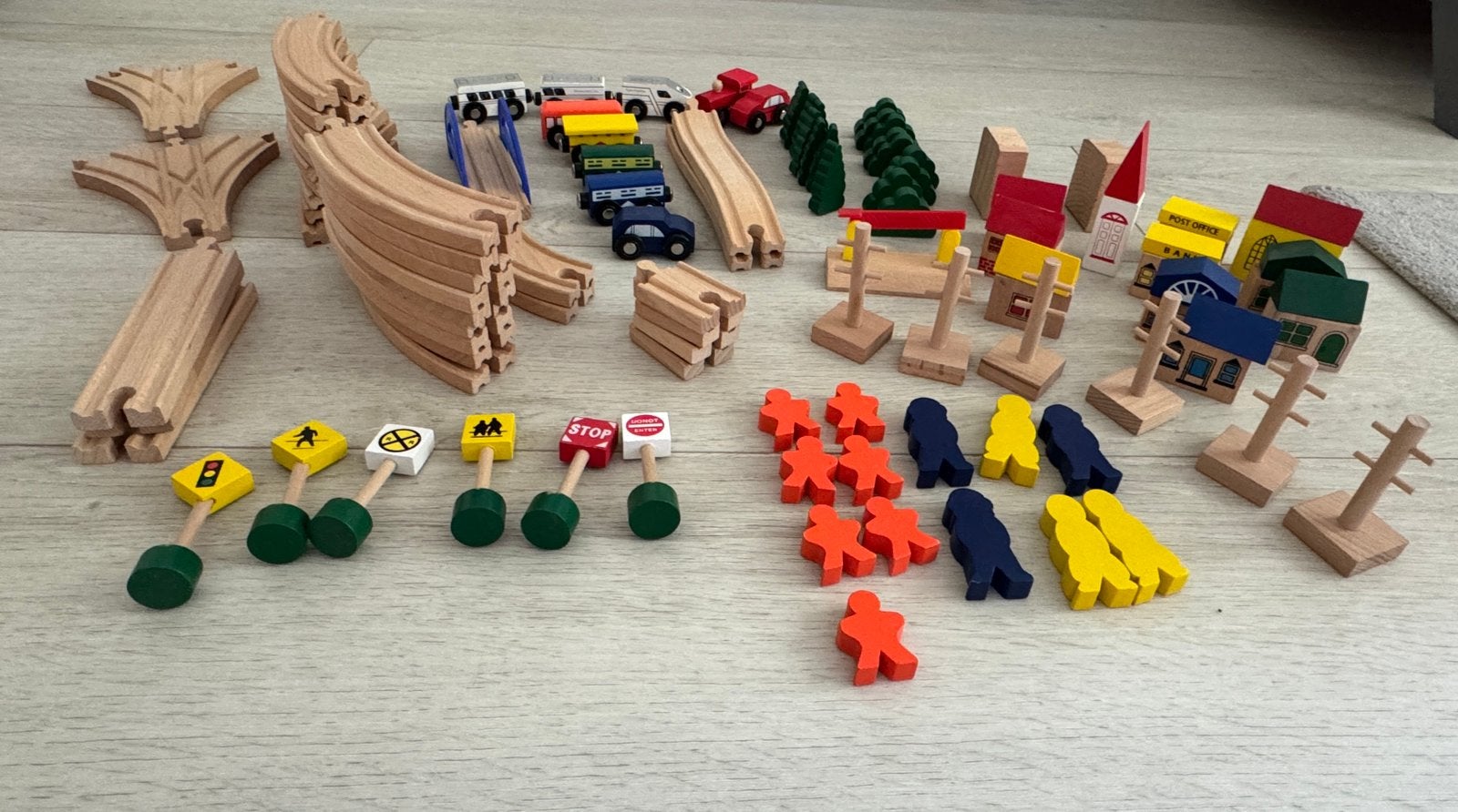 Houten treinbaan / houten speelgoed set – grote complete set, Ophalen, Zo goed als nieuw