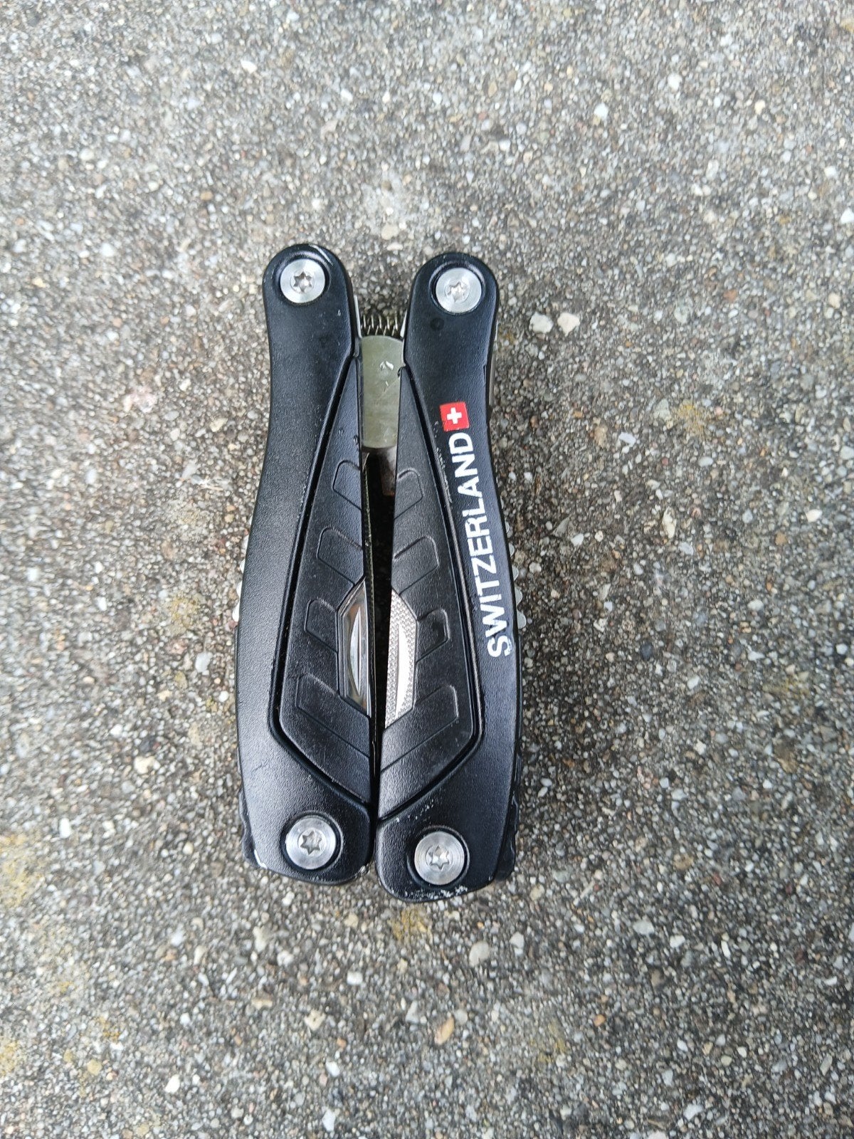 Multitool met tang en diverse functies - Zwitserland, Ophalen of Verzenden, Gebruikt, Multitool, Overige merken