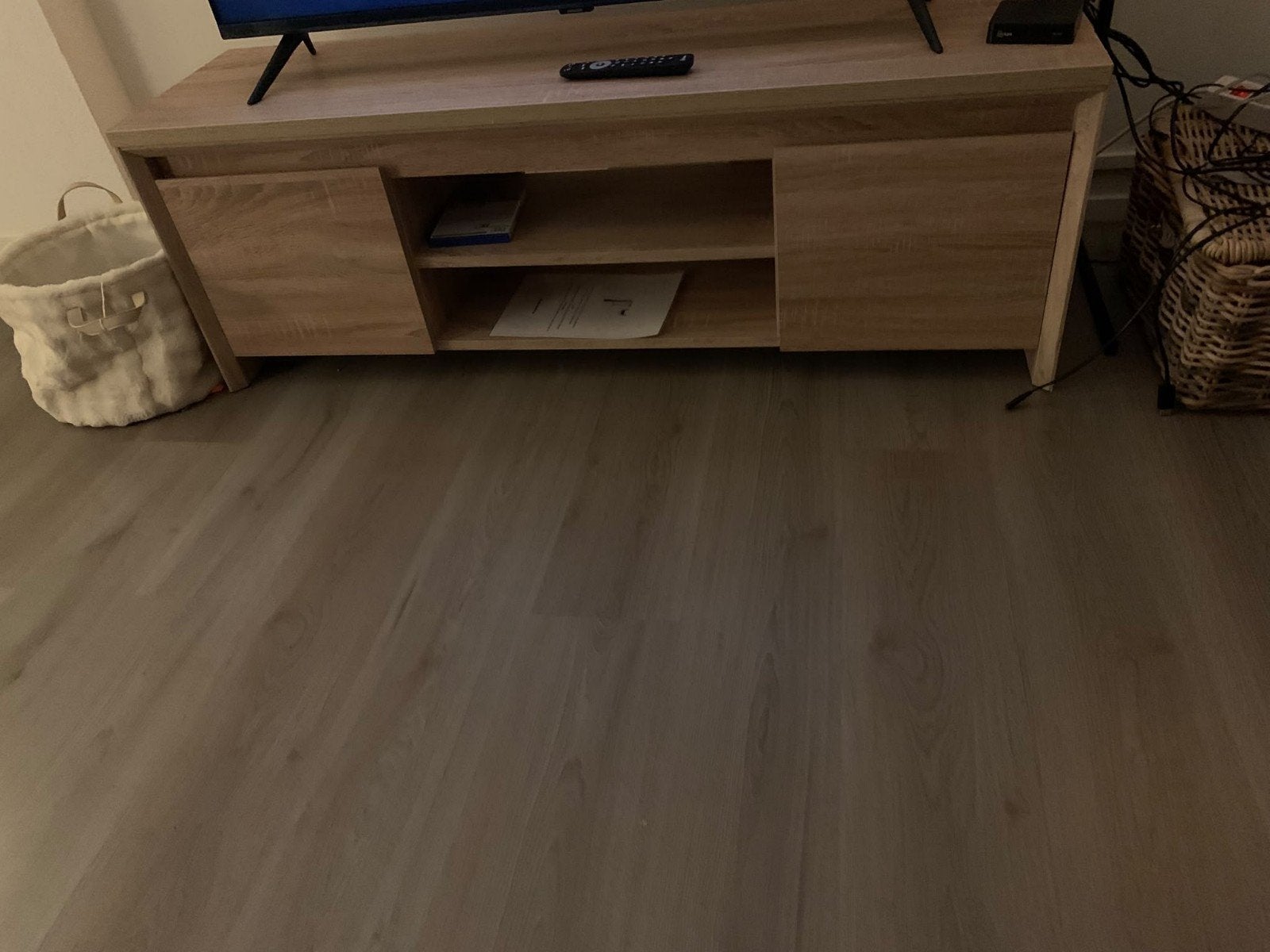 Tv-meubel houtlook met kastjes en opbergruimte, Ophalen, Gebruikt, 100 tot 150 cm, Minder dan 100 cm