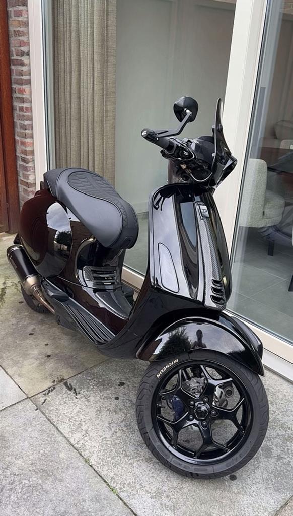 Vespa Sprint 80cc, Akrapovic, Carbon, Drophead stuur,, Fietsen en Brommers, Scooters | Vespa, Zo goed als nieuw, Vespa S, Benzine