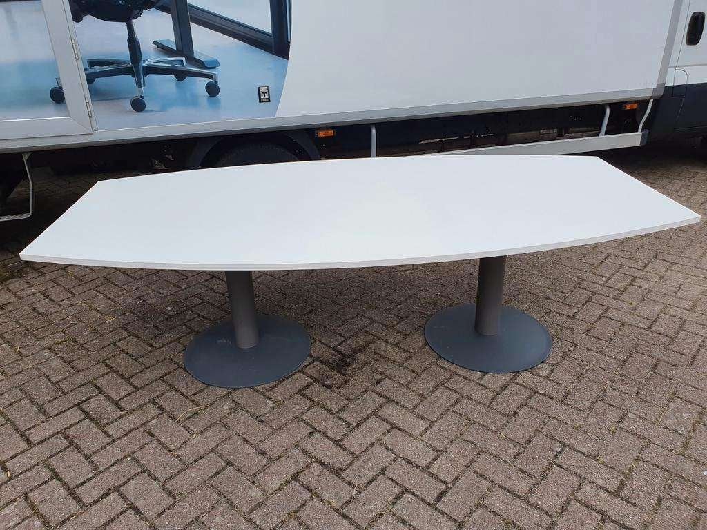 Vergadertafel kinnarps / trompet voet ( diverse soorten ), Huis en Inrichting, Kinnarps Nederland BV, Ophalen of Verzenden, Zo goed als nieuw