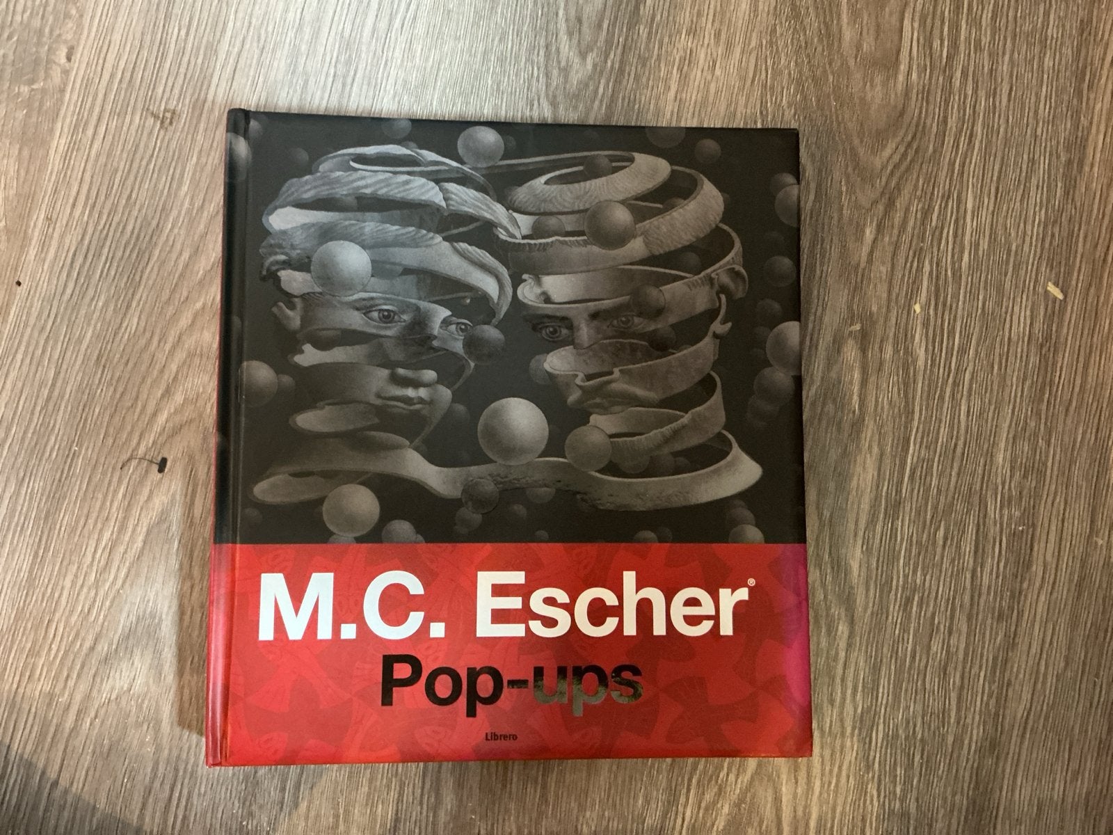 M.C. Escher Pop-ups Boek - Unieke Kunstervaring, Ophalen of Verzenden, Zo goed als nieuw