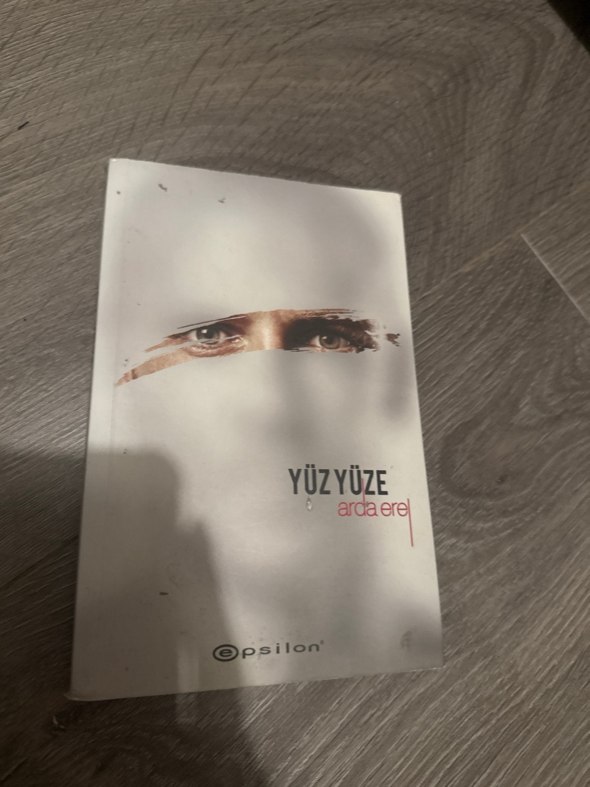 Yüz Yüze - Arda Erel (Turks boek), Ophalen of Verzenden, Zo goed als nieuw, Wereld overig