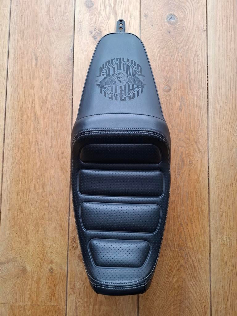 Harley Davidson 48 custom special duozadel en derby cover., Motoren, Ophalen of Verzenden, Nieuw