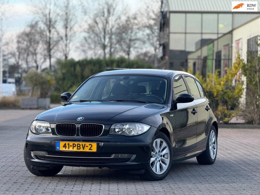 BMW 1-serie 116i | Stoelverwarming | Airco | Elektrische ram, Auto's, BMW, 1596 cc, Gebruikt, Zwart, 4 cilinders