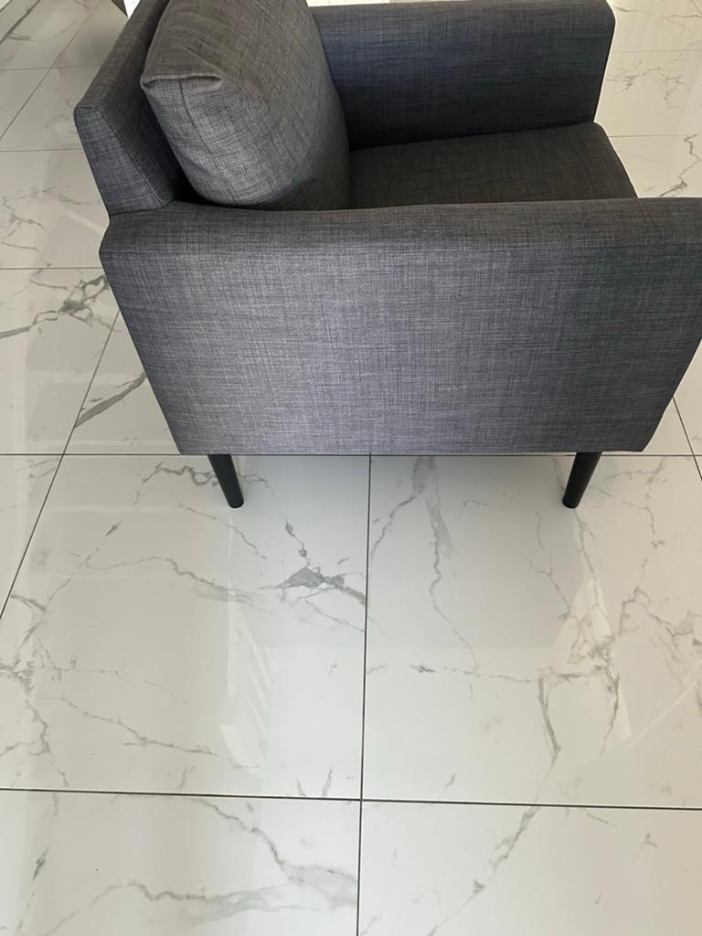 Zo goed als nieuwe grijze fauteuil, Ophalen, Zo goed als nieuw, Stof, 75 tot 100 cm