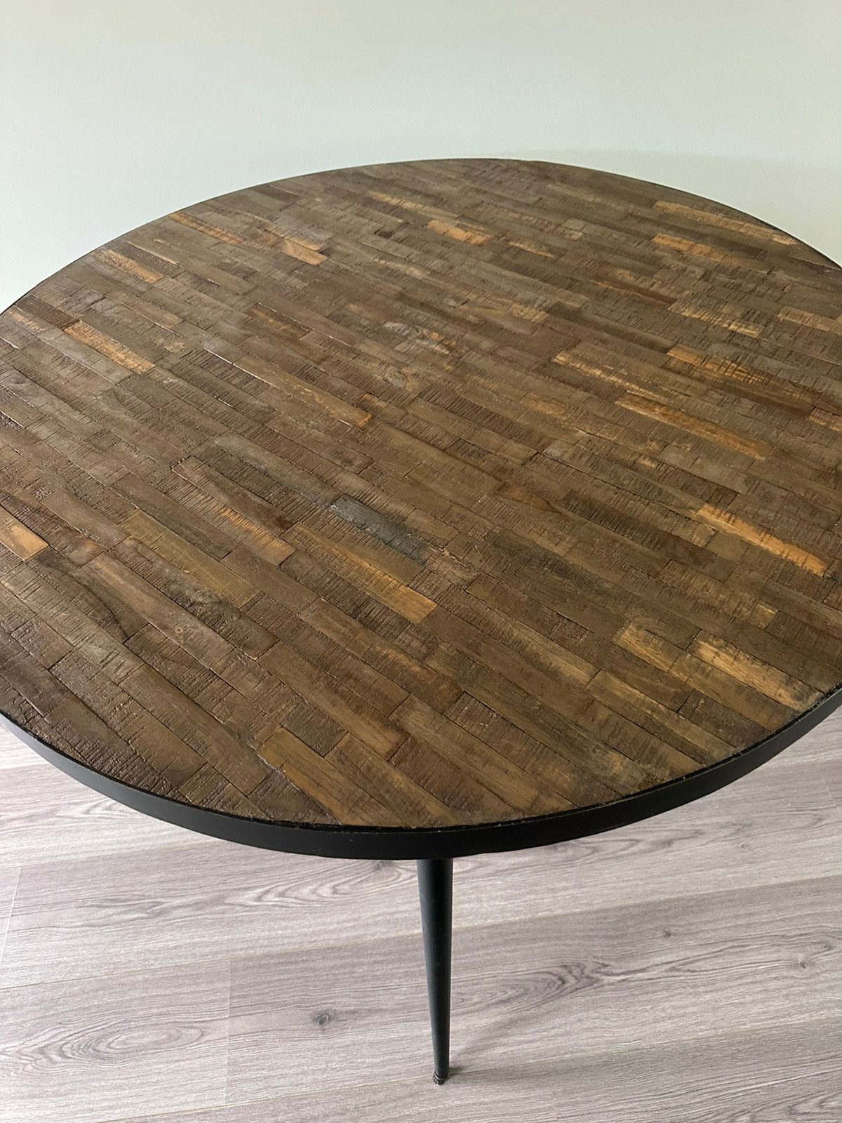 Ronde houten met metalen poten, Huis en Inrichting, Tafels | Eettafels, Rond, Zo goed als nieuw, Ophalen, Overige houtsoorten