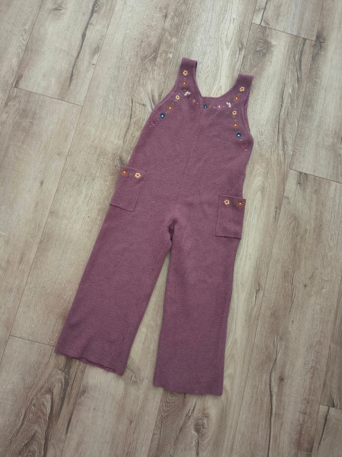 Prachtige paarse gebreide salopette met bloemen Zara, 110., Broek, Gebruikt, Meisje, Onb