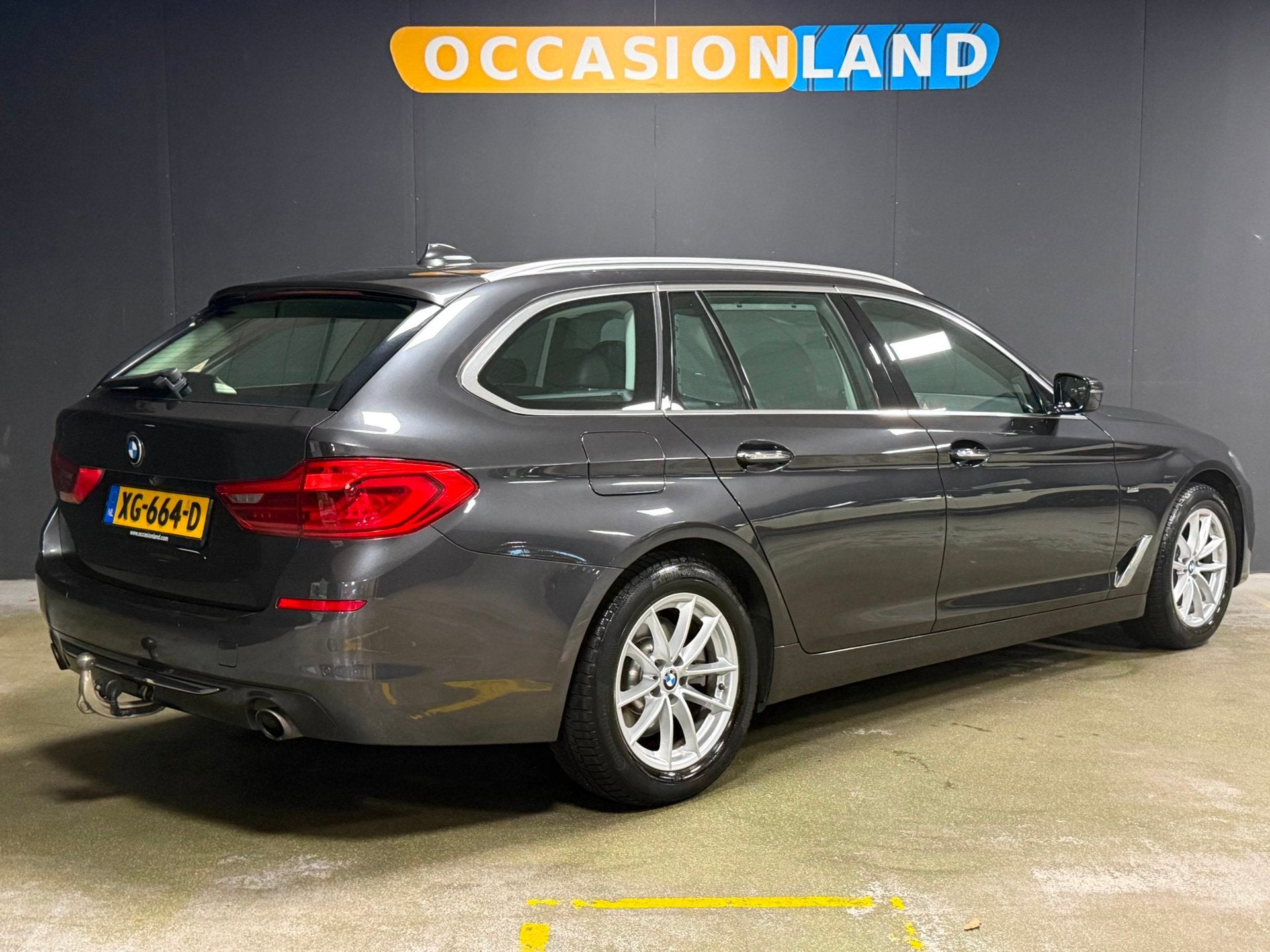 BMW 5-serie Touring 520i Corporate Lease High Executive|PANO, Auto's, Automaat, Achterwielaandrijving, Gebruikt, 4 cilinders