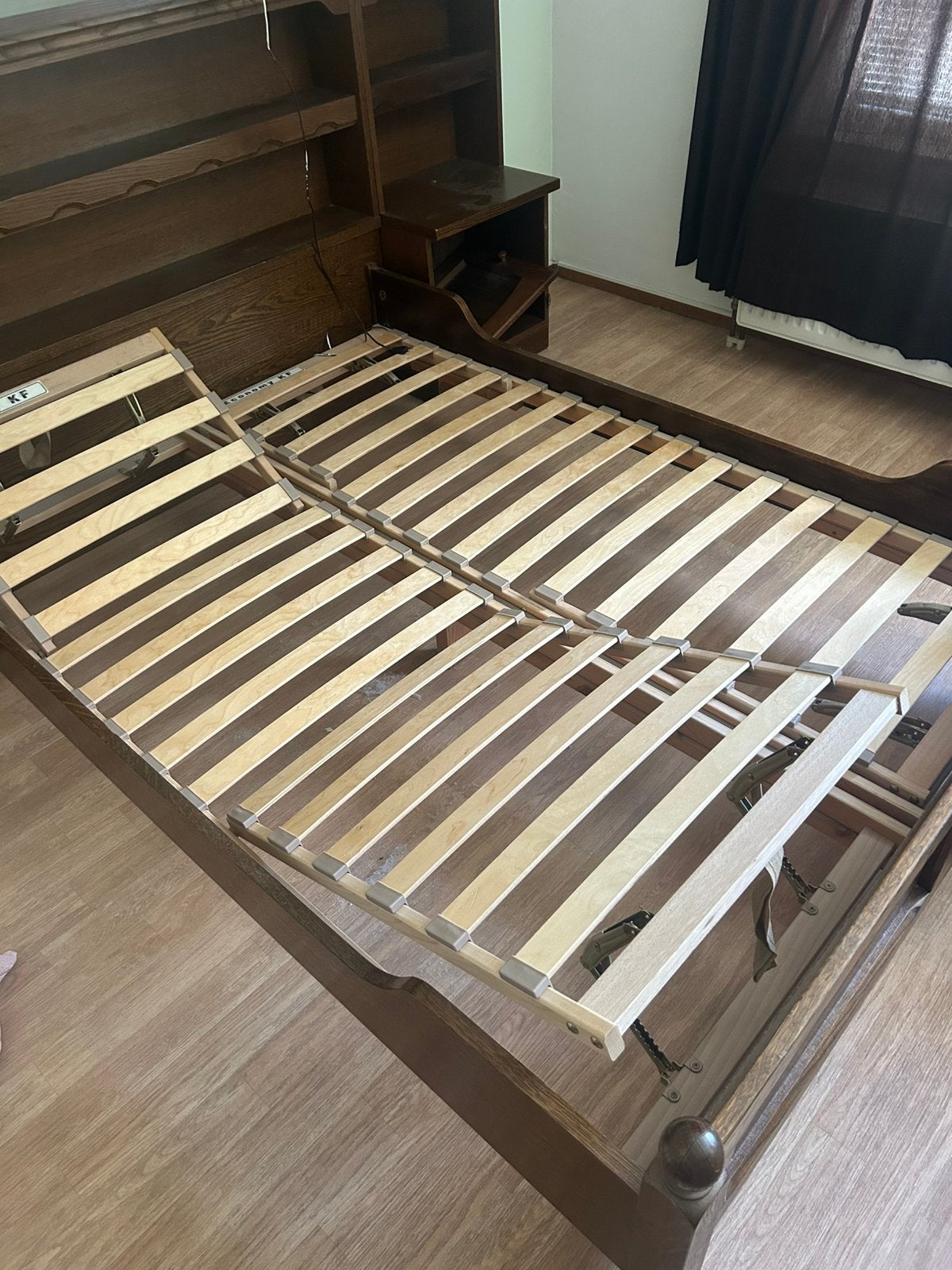 Bed met ombouw, matrassen en verstelbare lattenbodems, Ophalen, Zo goed als nieuw, Tweepersoons