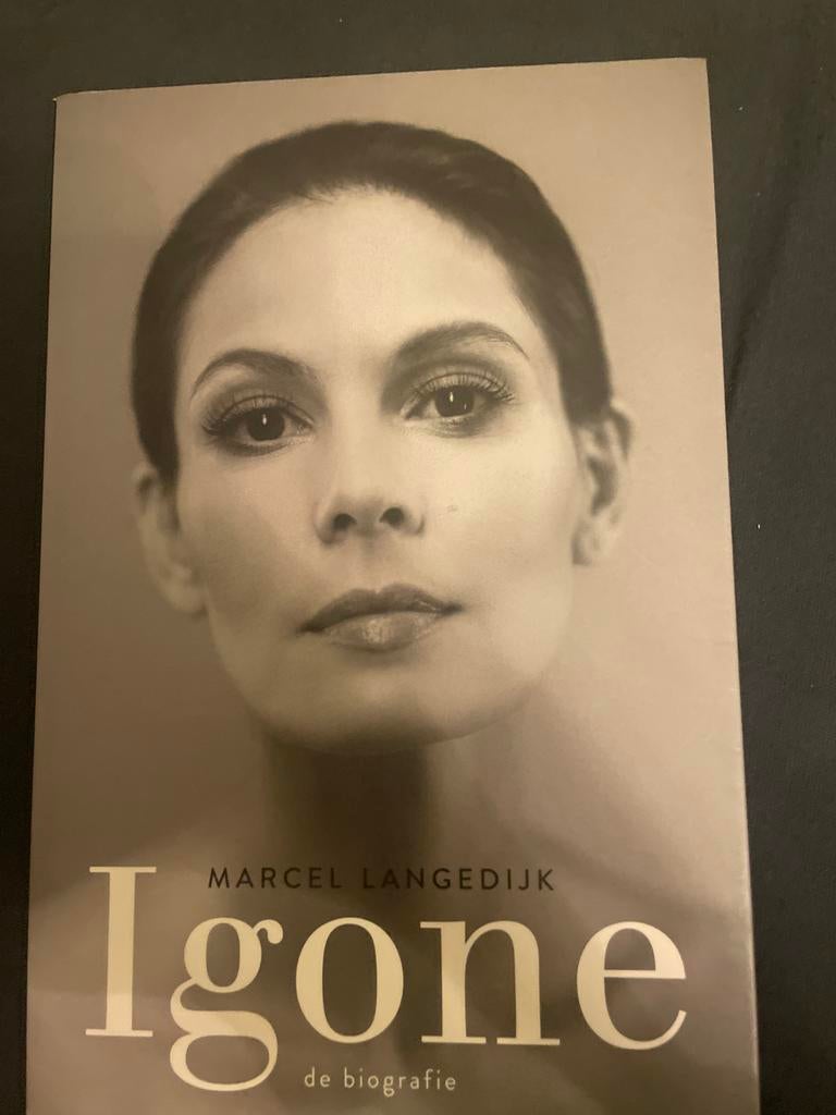 Igone de biografie - Marcel Langedijk, Ophalen of Verzenden, Zo goed als nieuw, Overige