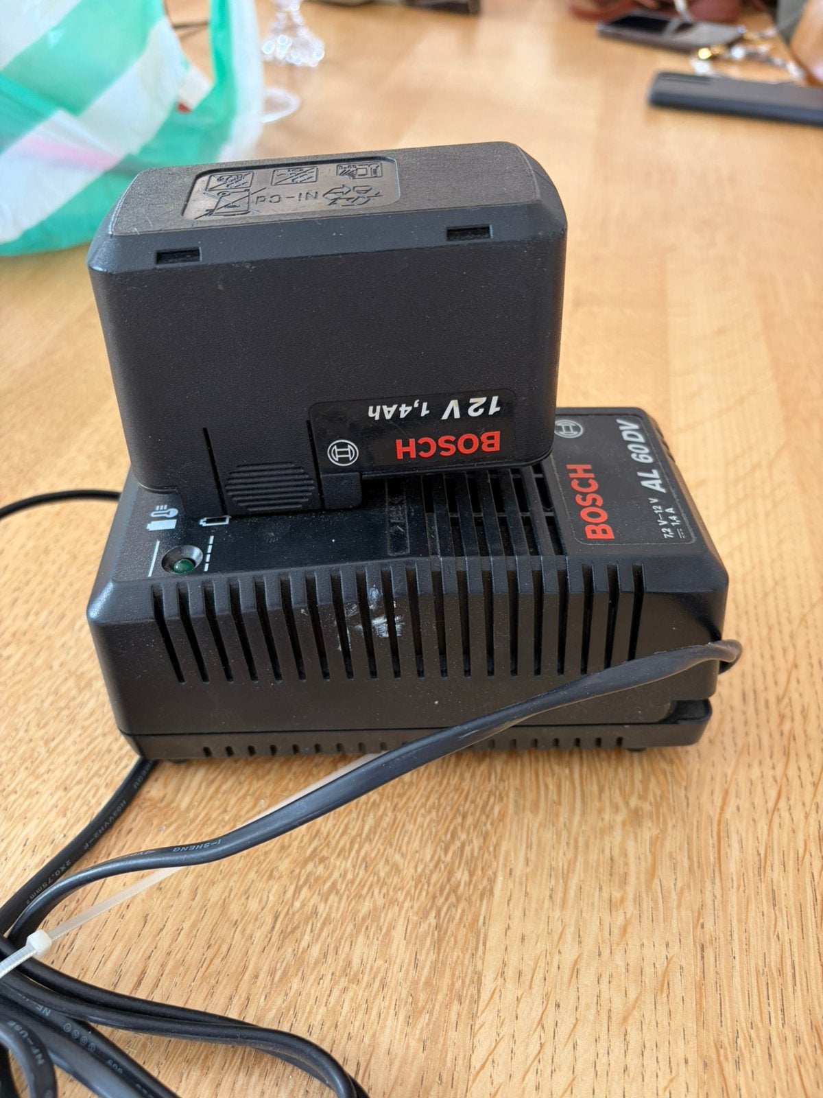Bosch AL 60 DV accu, Ophalen, Zo goed als nieuw