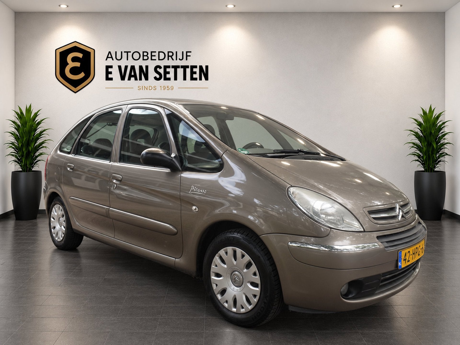 Citroen Xsara Picasso 1.6i-16V Prestige Trekhaak, Dealer onderhouden, 4 cilinders, Bruin, Handgeschakeld