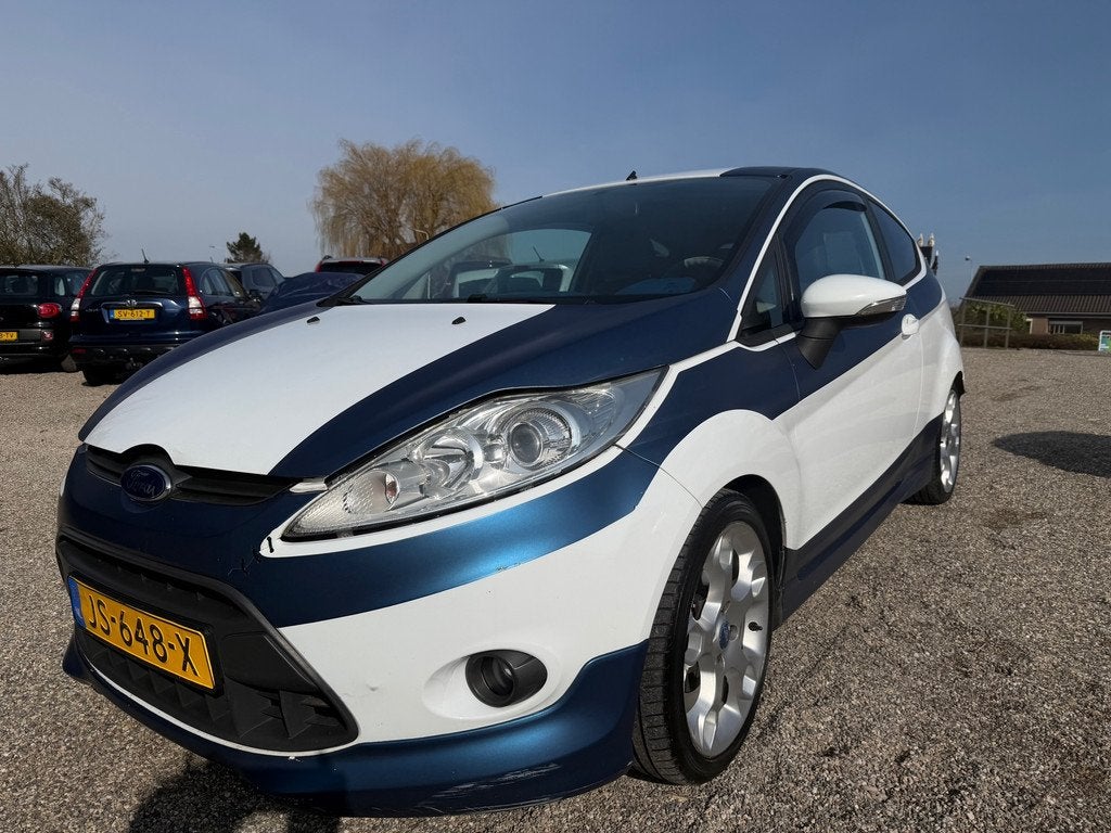 Ford Fiesta 1.6 Ghia Rally Uitvoering Leer Airco Nette Auto, Auto's, Ford, Gebruikt, 31 €/maand, 4 cilinders, Wit