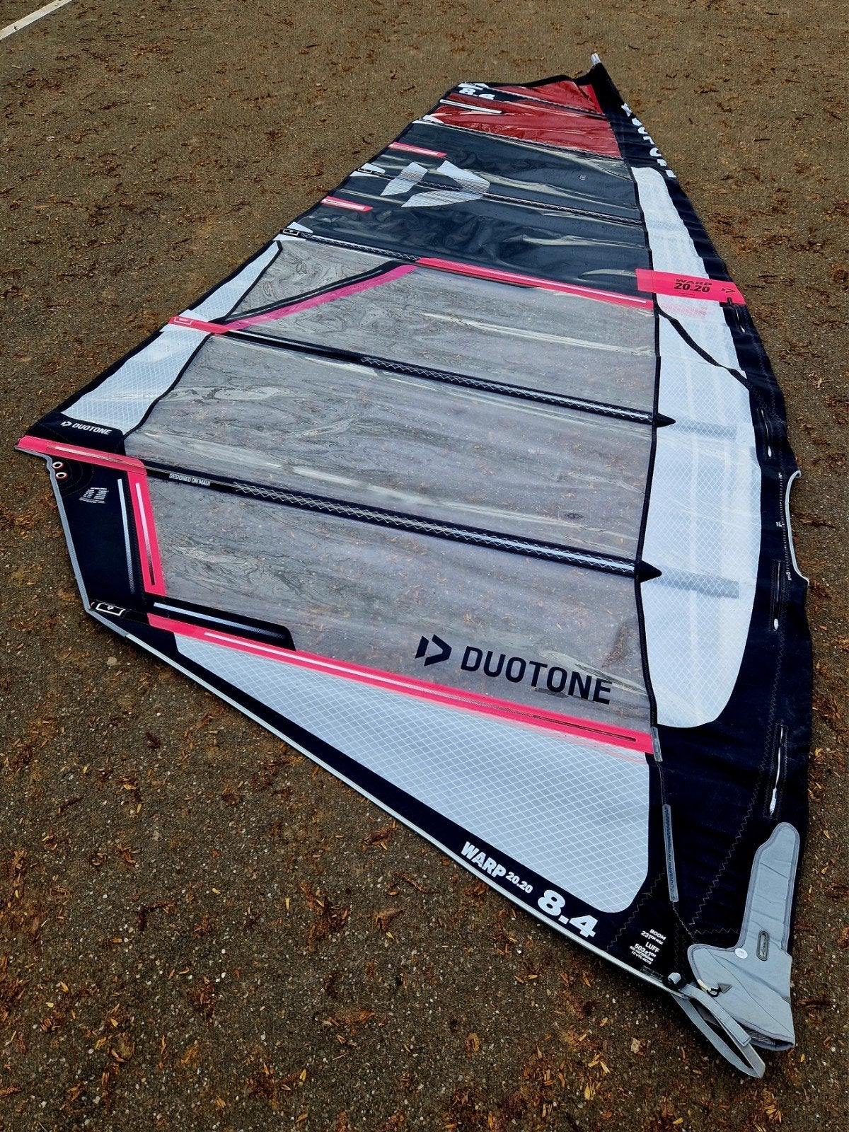 Duotone Warp 20.20 8.4 & 9.0 incl. Platinum mast, Watersport en Boten, Windsurfen, Ophalen, Gebruikt, Met zeil(en), 8 m² of meer