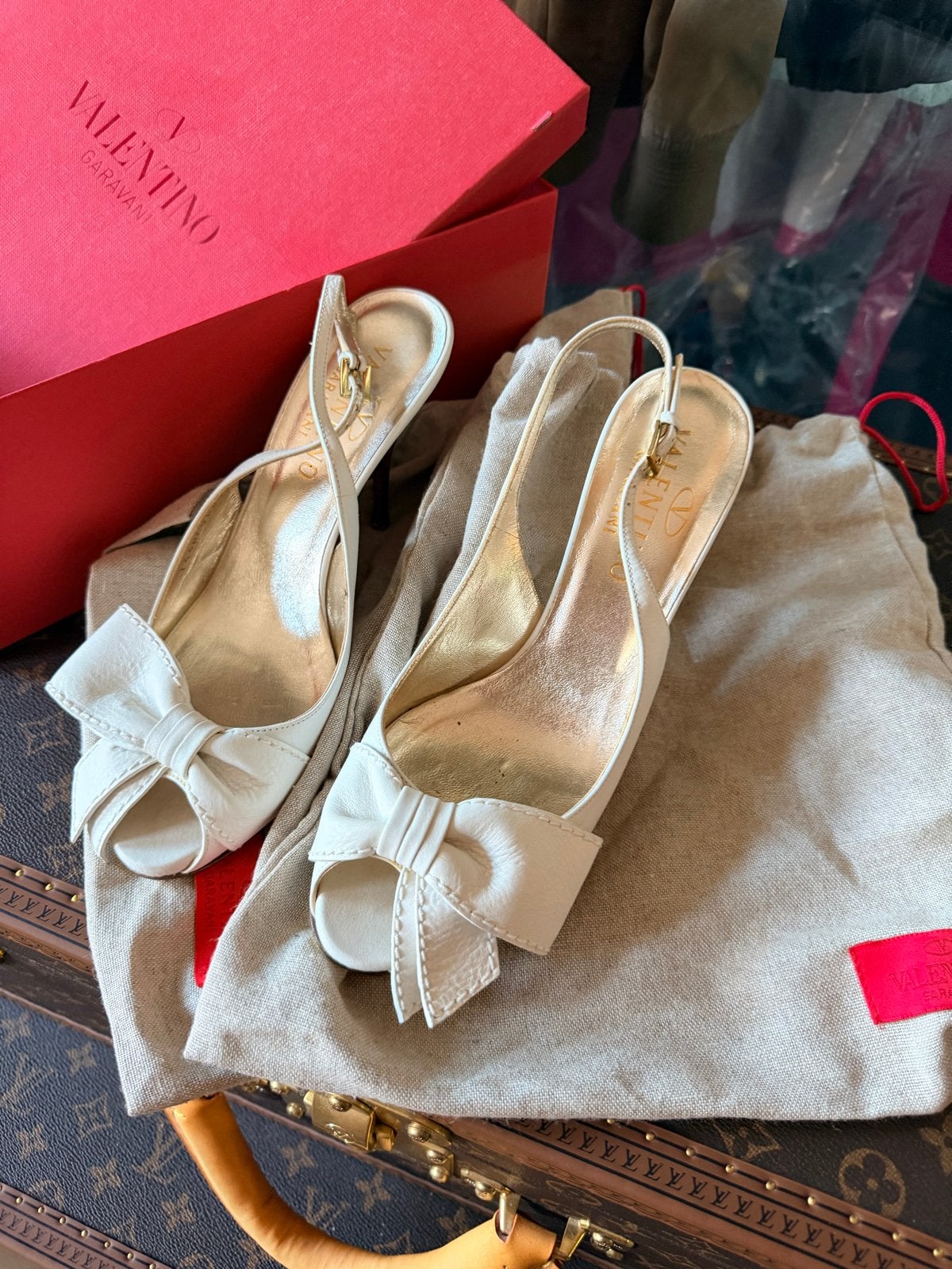 Valentino Garavani pumps met strik, maat 38.5, Pumps, Wit, Ophalen of Verzenden, Zo goed als nieuw