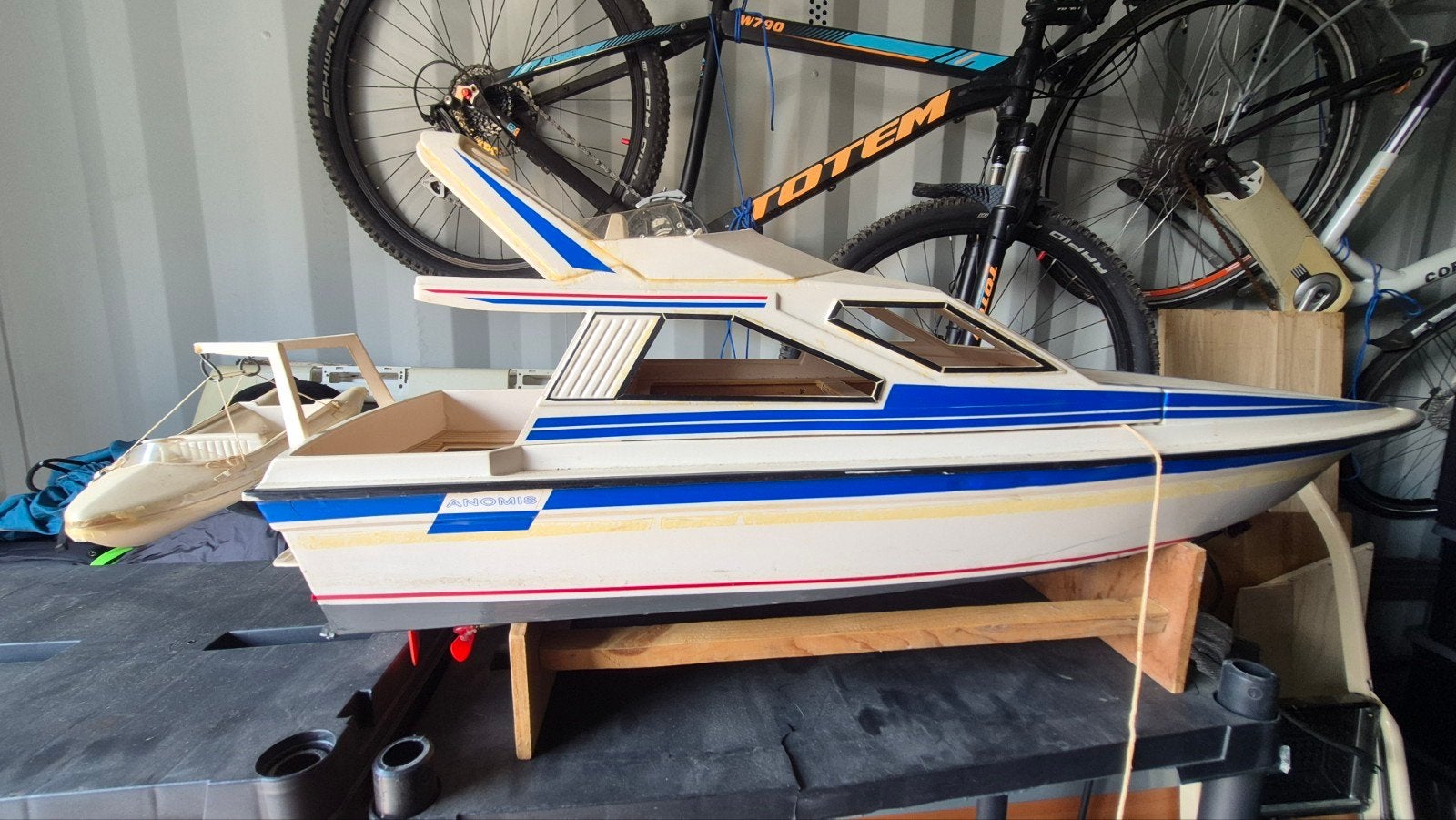 RC boot/jacht - Restauratieproject met motoren en ESC, Ophalen, Gebruikt, Groter dan 1:32, Overige merken
