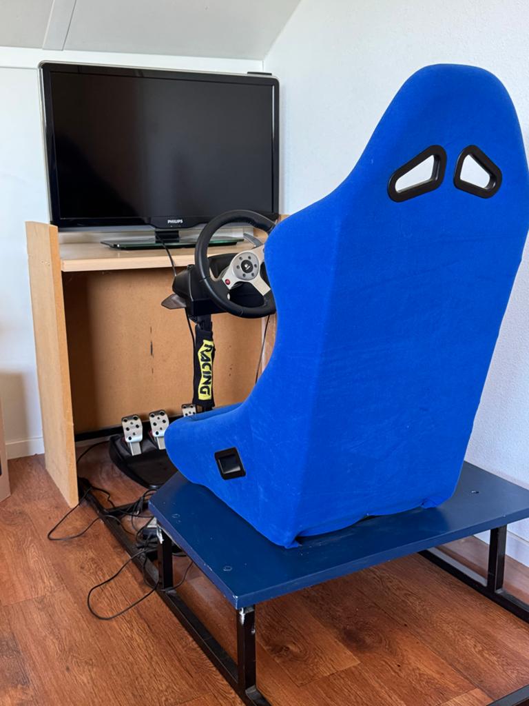 Logitech G25 Racing Simulator met Kuipstoel en TV, Spelcomputers en Games, Spelcomputers | Overige, Gebruikt, Ophalen