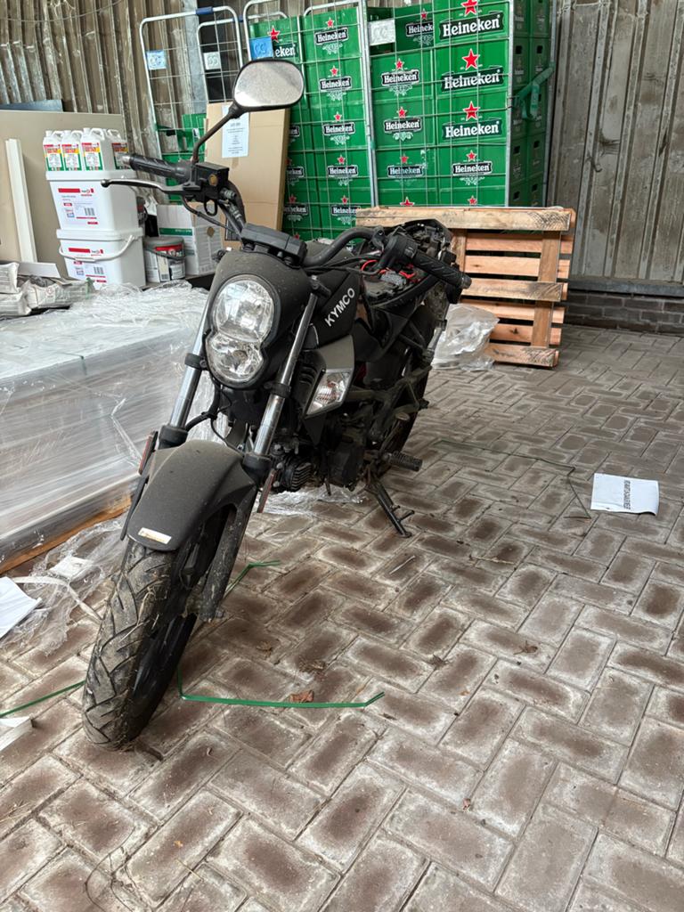 Kymco Naked Bike - Opknapper/Onderdelen zonder kenteken, Fietsen en Brommers, Ophalen of Verzenden