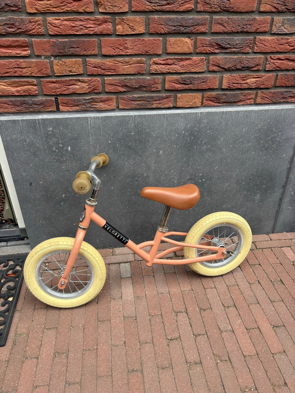 Veloretti Mini loopfiets - Blazing Salmon, Fietsen en Brommers, Ophalen, Gebruikt, Minder dan 16 inch